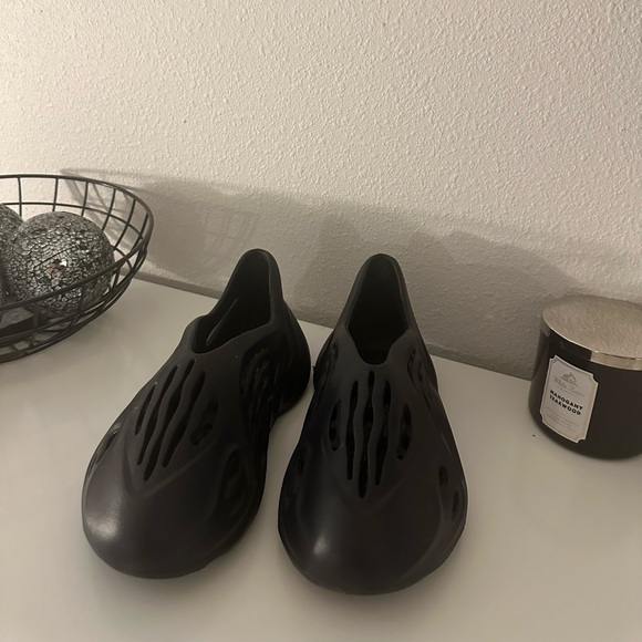 yeezy black foam runners - Picture 2 of 3